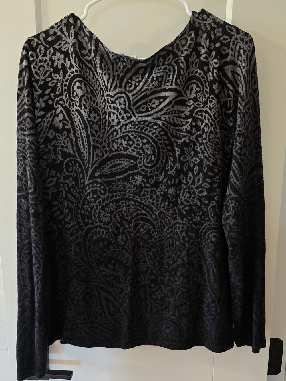 Charter Club Women's Black & Charcoal Ombre Paisley Long-Sleeve Sweater Size L - Picture 3 of 5